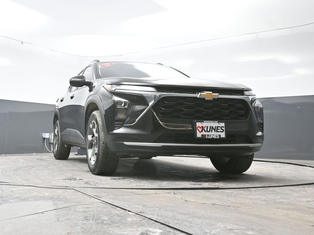 Used 2025 Chevrolet Trax LT image 50