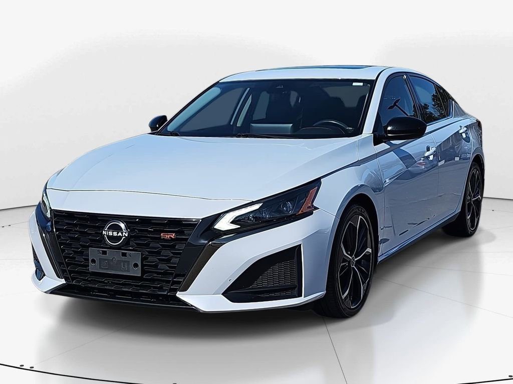 Used 2023 Nissan Altima 2.5 SR w/ SR Premium Package image 10