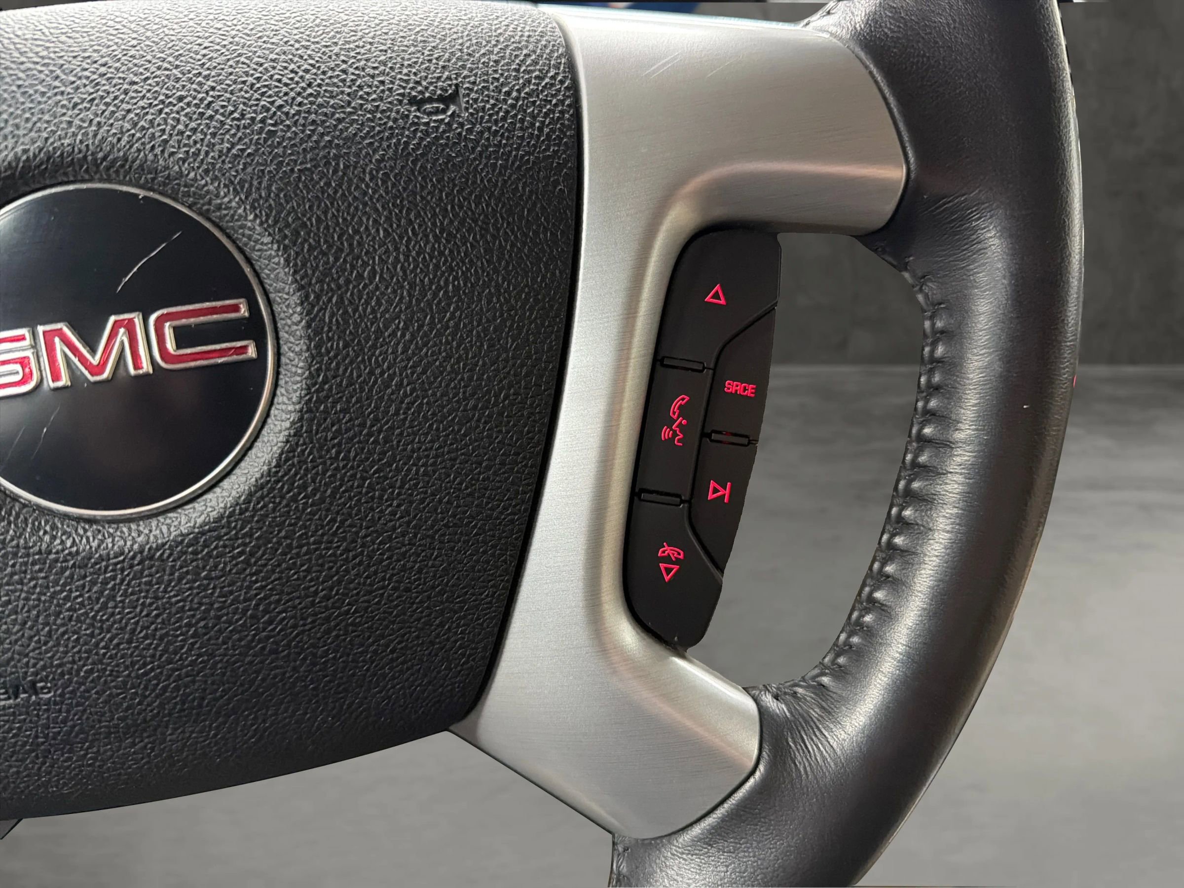 Used 2011 GMC Acadia SLT FWD image 23