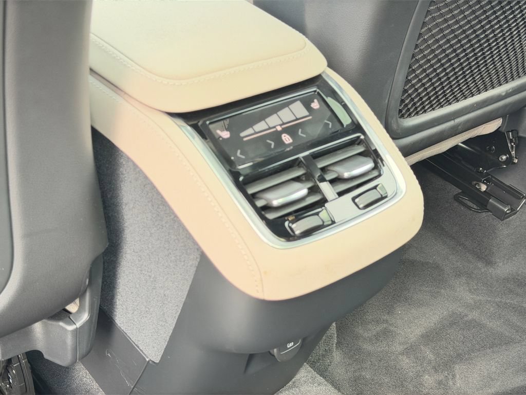 Certified 2026 Volvo XC90 B6 Ultra AWD/4WD image 32