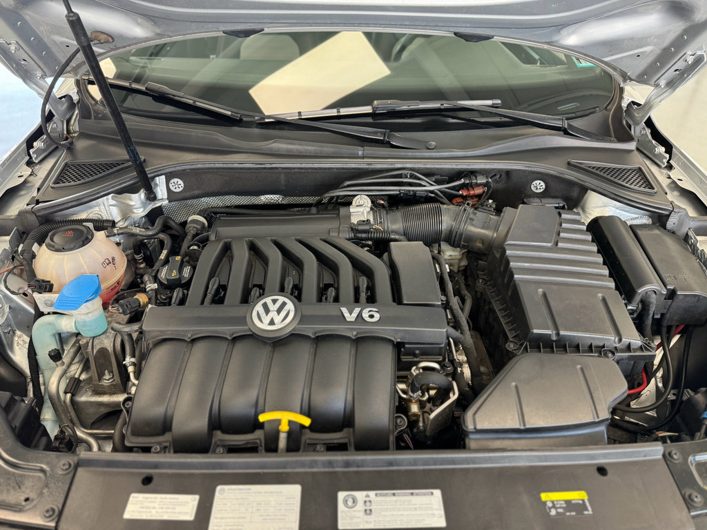 Used 2018 Volkswagen Passat 3.6 image 34