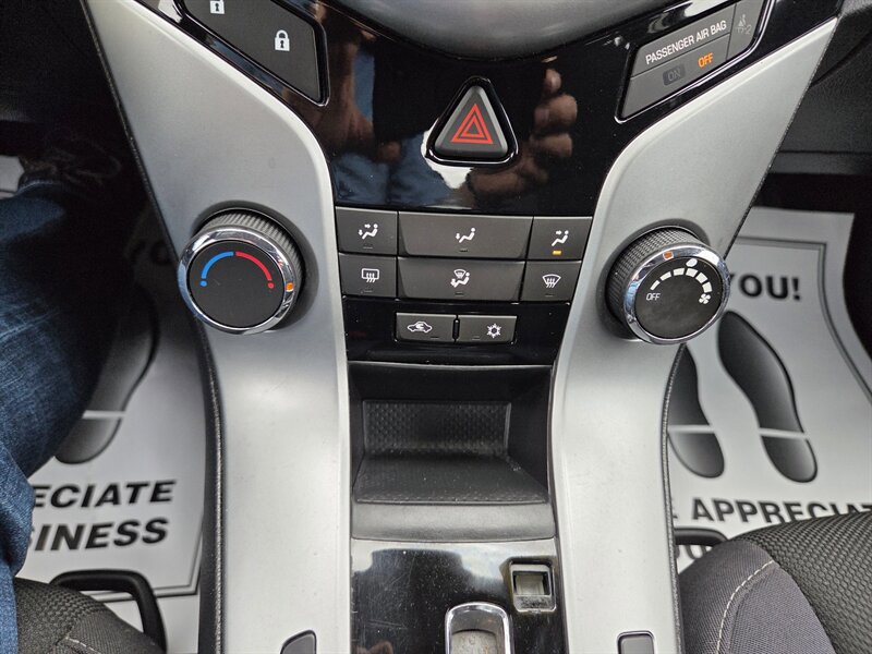 Used 2014 Chevrolet Cruze LT w/ Technology Package FWD image 21