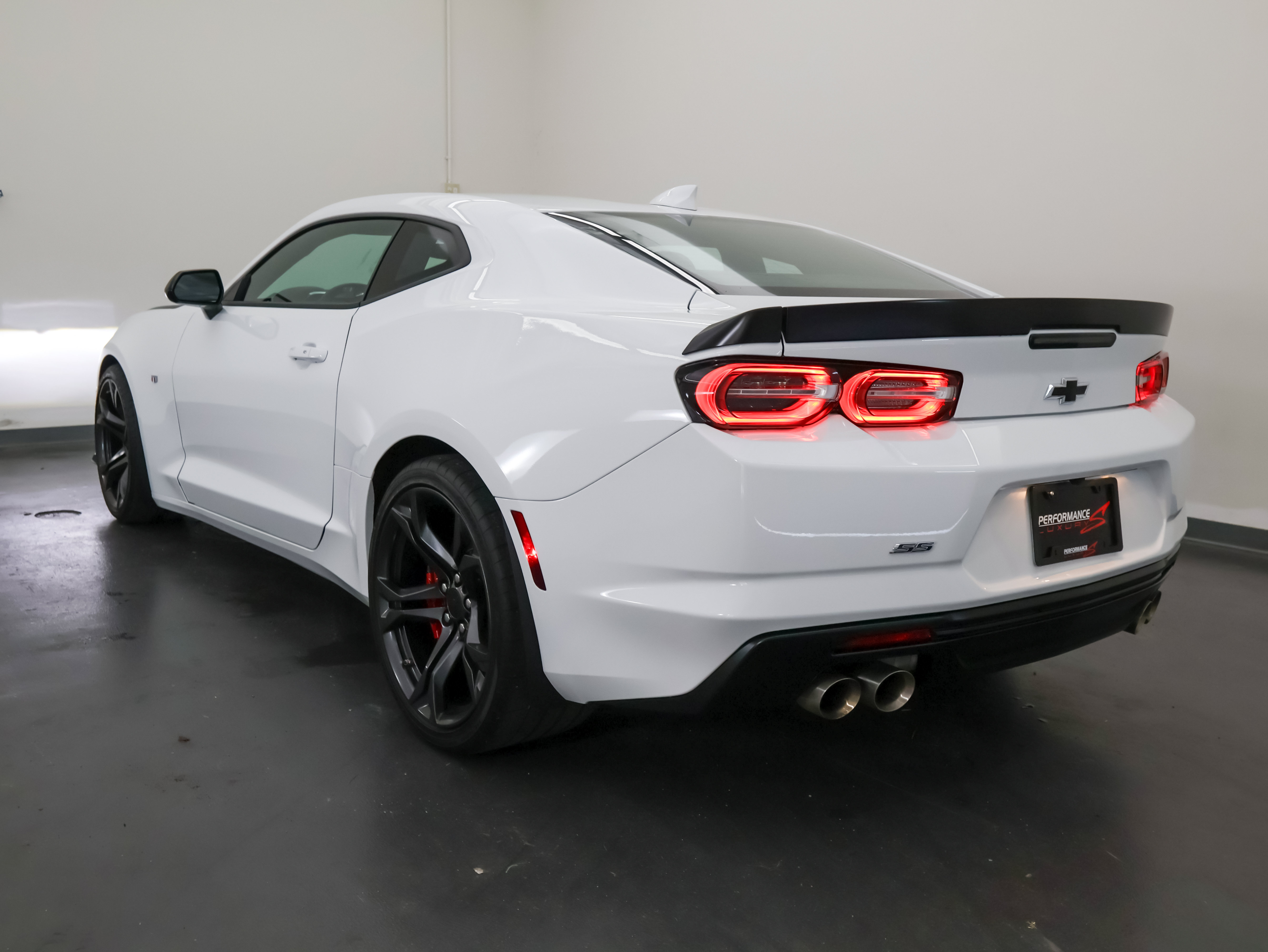 Used 2019 Chevrolet Camaro SS RWD image 5