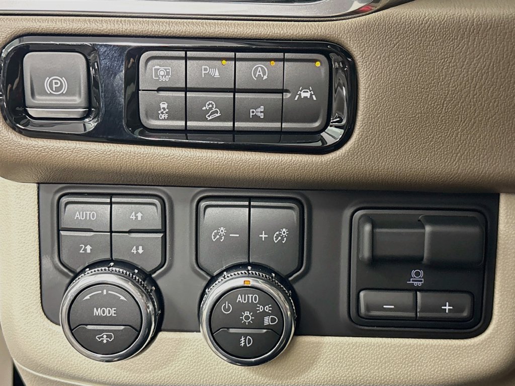 New 2026 GMC Yukon Denali w/ Denali Reserve Package AWD/4WD image 10