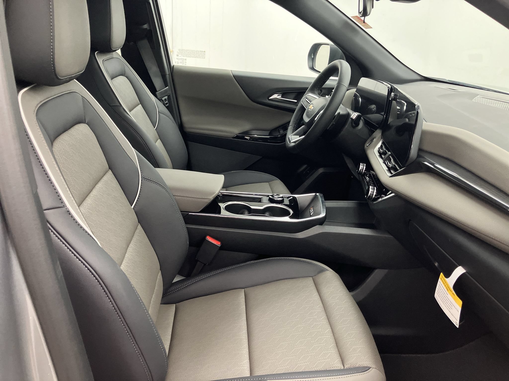 New 2027 Chevrolet Equinox LT w/ Convenience Package II AWD/4WD image 11
