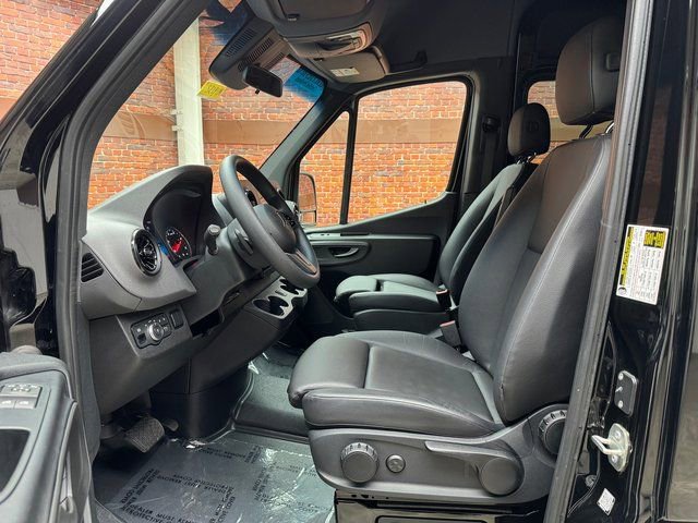 Used 2023 Mercedes-Benz Sprinter 2500 image 23