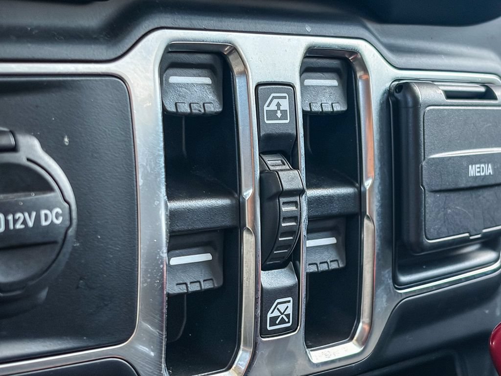 Used 2023 Jeep Wrangler Unlimited Sahara AWD/4WD image 32