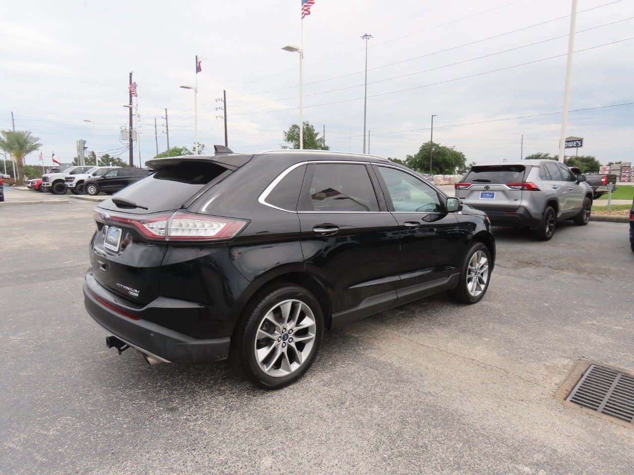 Used 2017 Ford Edge Titanium w/ Technology Package FWD image 11