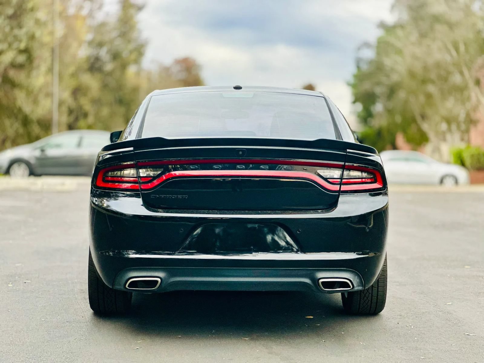 Used 2022 Dodge Charger SXT w/ Blacktop Package RWD image 4