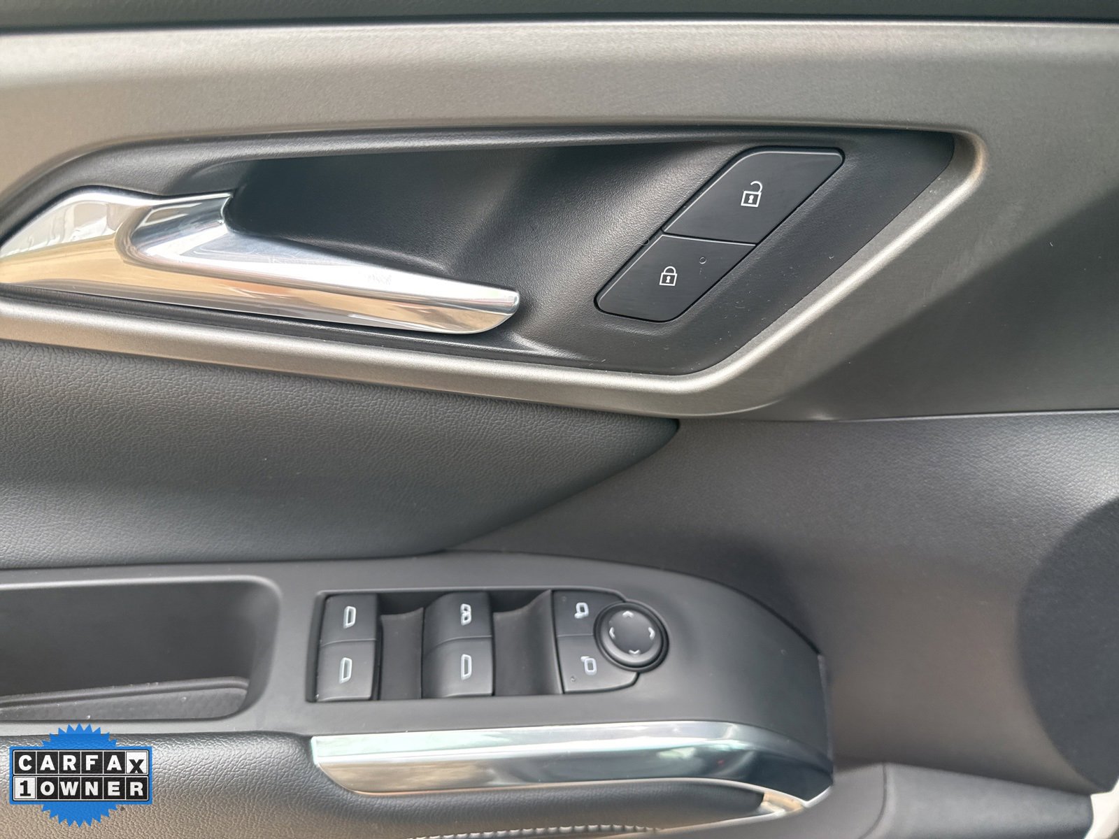 Used 2025 Chevrolet Traverse LT image 13