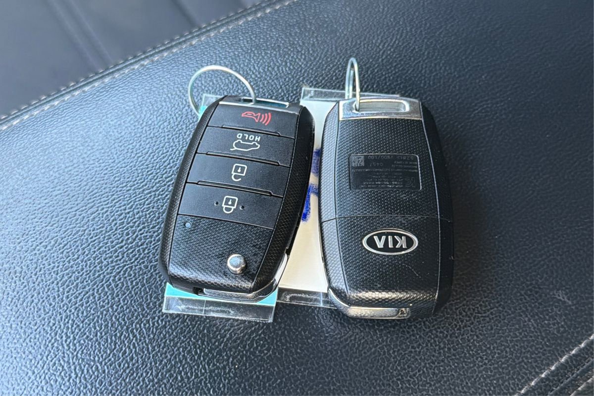 Used 2018 Kia Sorento LX image 32