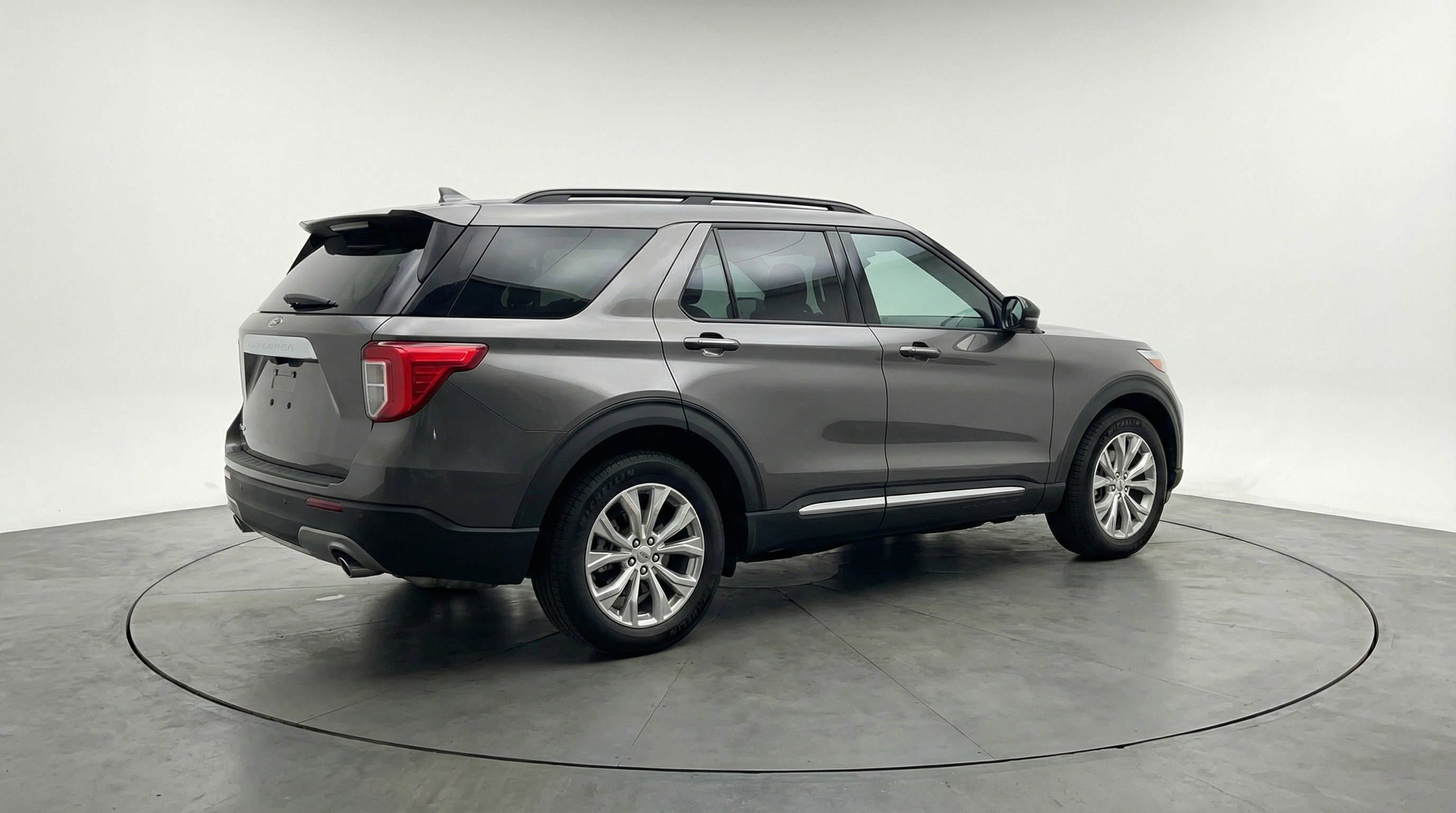 Used 2024 Ford Explorer Limited image 9