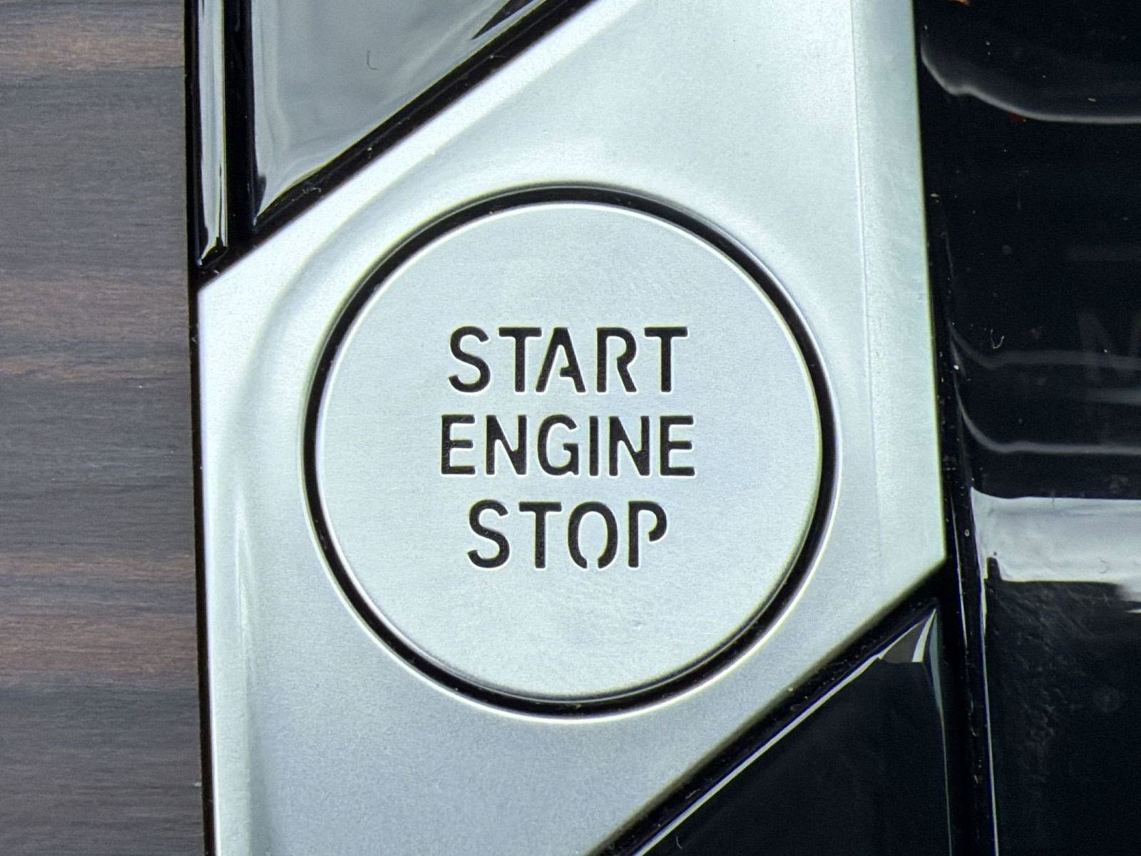 Used 2025 BMW X5 sDrive40i w/ M Sport Package image 23