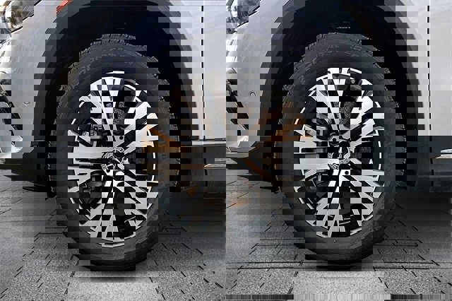 Certified 2025 Mercedes-Benz GLA 250 4MATIC image 37