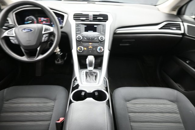 Used 2016 Ford Fusion SE FWD image 19