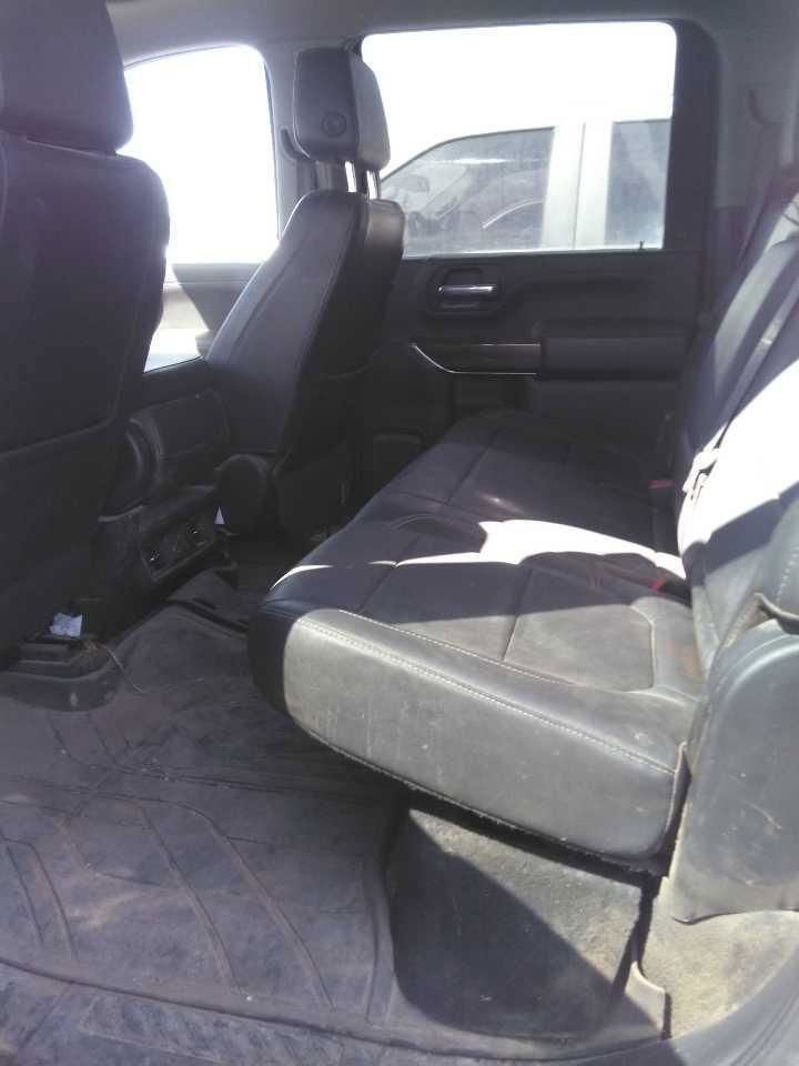 Used 2022 Chevrolet Silverado 2500 LT w/ Convenience Package AWD/4WD image 3