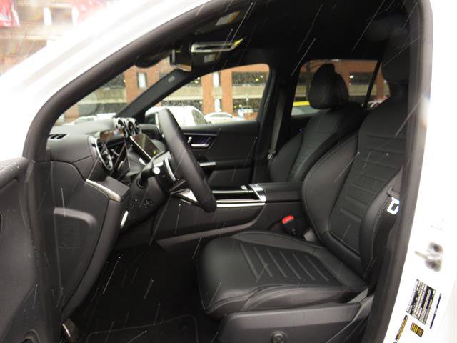 Used 2025 Mercedes-Benz GLC 300 4MATIC image 6