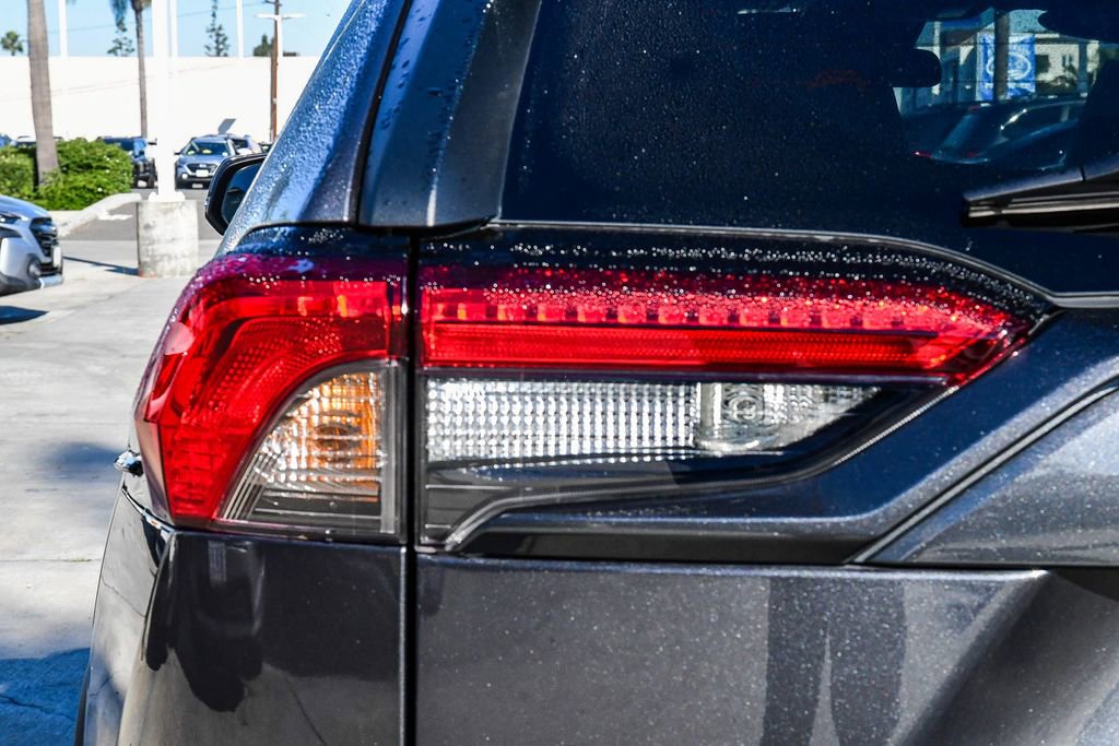 Used 2020 Toyota RAV4 XLE Premium image 9