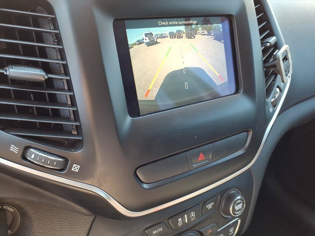 Used 2019 Jeep Cherokee Latitude w/ Cold Weather Group FWD image 25