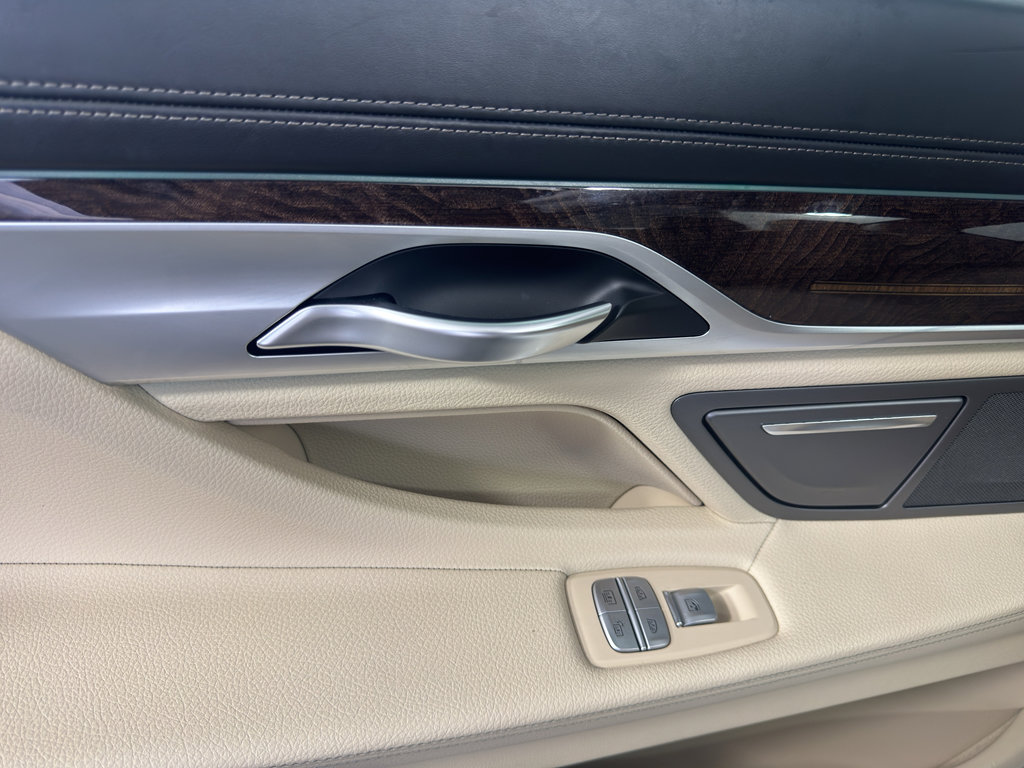 Used 2018 BMW 740i RWD image 31