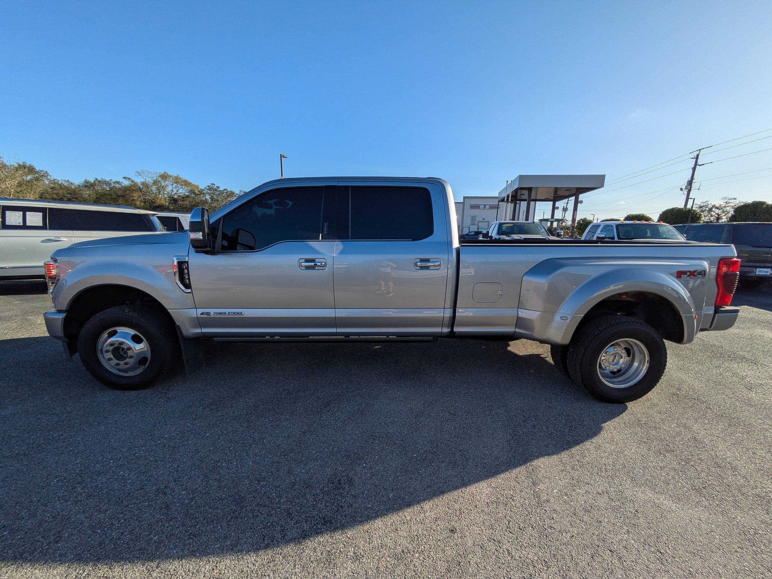 Used 2022 Ford F350 Platinum AWD/4WD image 7