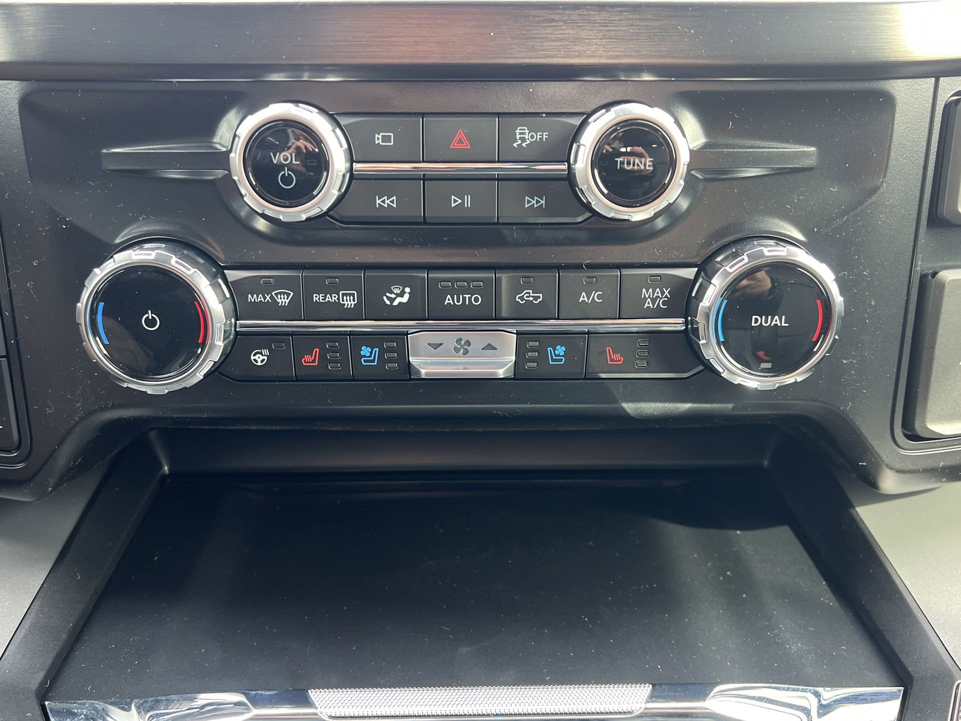 New 2026 Ford F350 Lariat w/ Black Appearance Package image 8