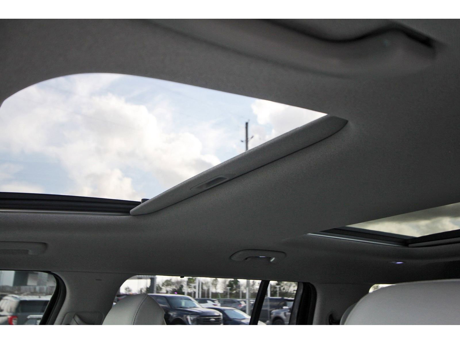 Used 2024 Hyundai Santa Fe Limited image 30