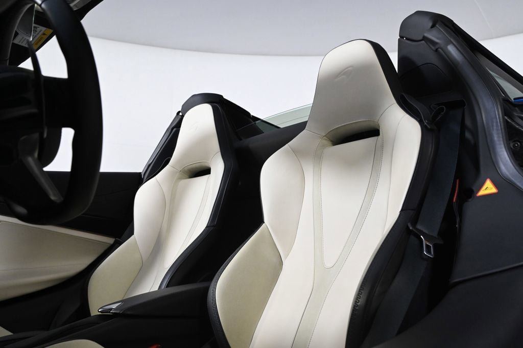 Used 2024 McLaren 750S Spider RWD image 16