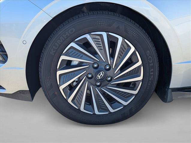 Certified 2025 Hyundai Sonata Limited FWD image 9