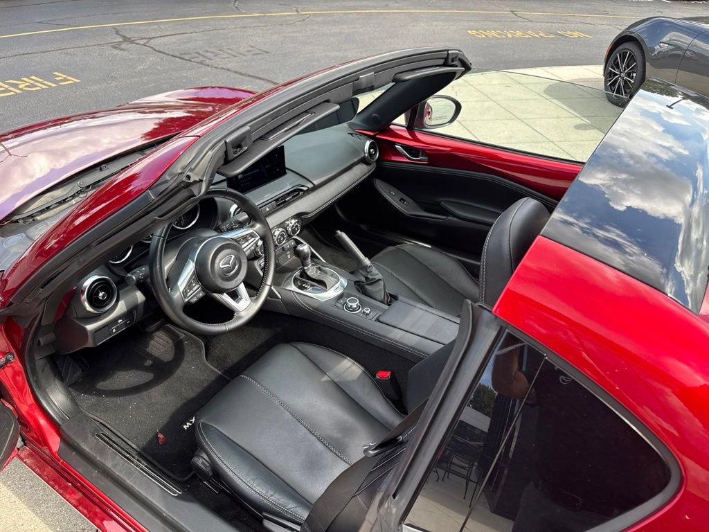 Used 2025 MAZDA MX-5 Miata RF Grand Touring RWD image 9