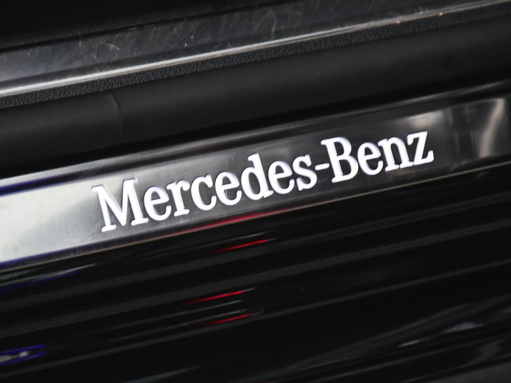 Used 2022 Mercedes-Benz S 500 4MATIC w/ AMG Line Package image 21
