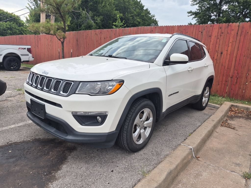Used 2018 Jeep Compass Latitude FWD image 2
