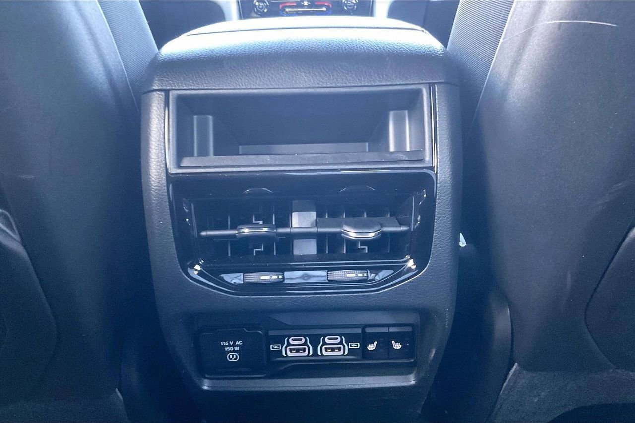 Certified 2025 Jeep Grand Cherokee Limited w/ Black Appearance Package image 17