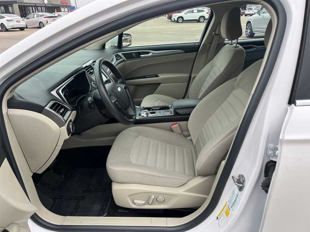 Used 2020 Ford Fusion SE image 12