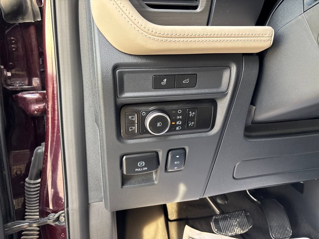 Used 2024 Ford Expedition Max Platinum AWD/4WD image 17