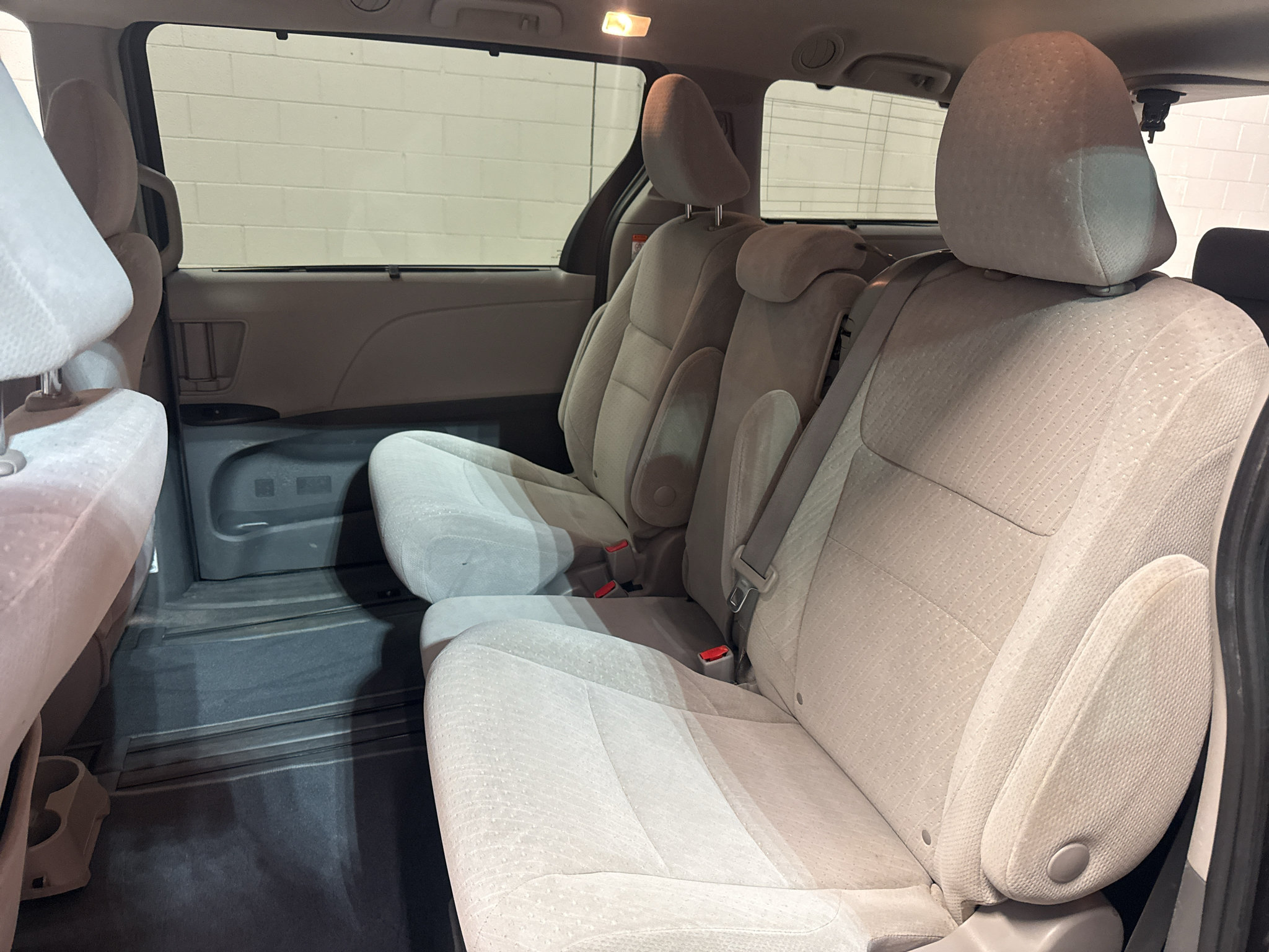 Used 2020 Toyota Sienna LE FWD image 26