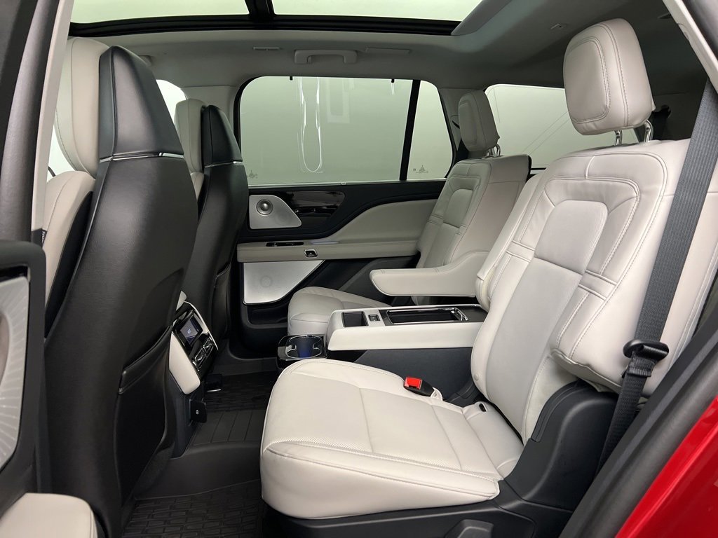 Used 2025 Lincoln Aviator Reserve w/ Equipment Group 201A image 33