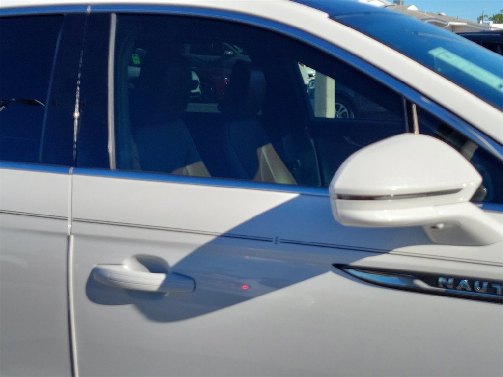 Used 2022 Lincoln Nautilus Reserve image 6