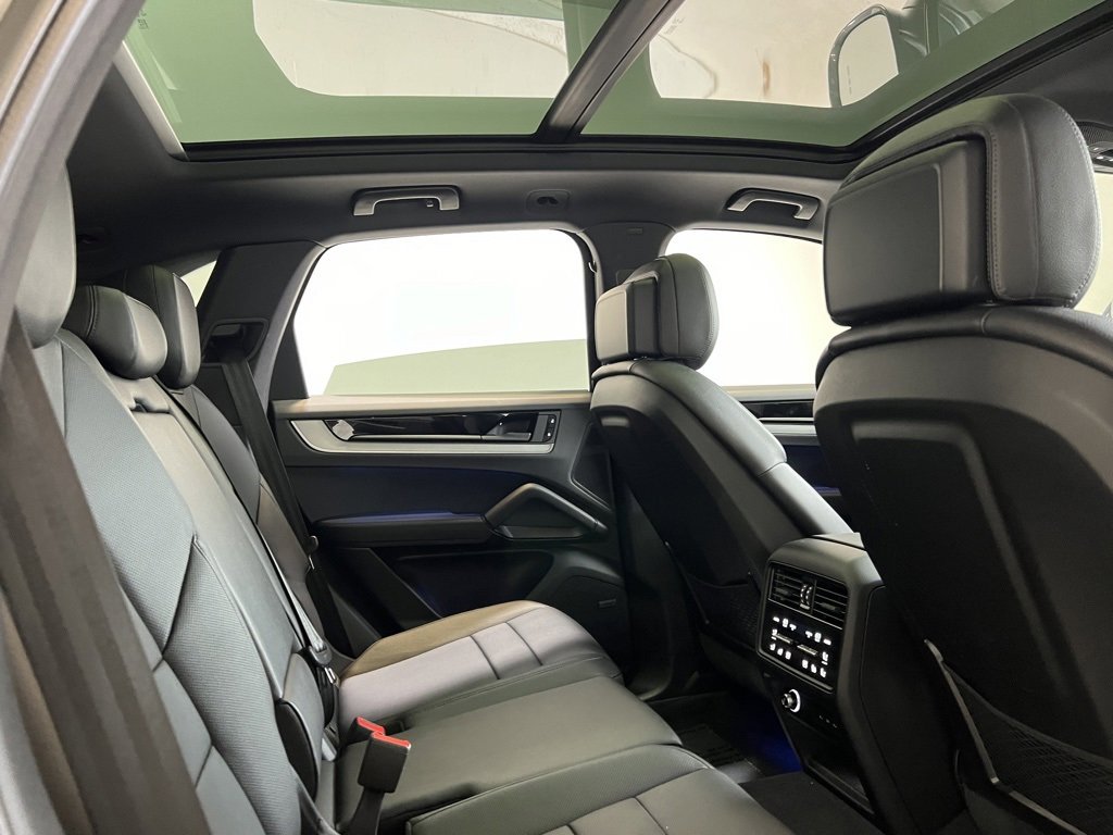 Used 2025 Porsche Cayenne image 22