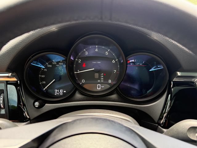 Used 2025 Porsche Macan Turbo AWD/4WD image 21