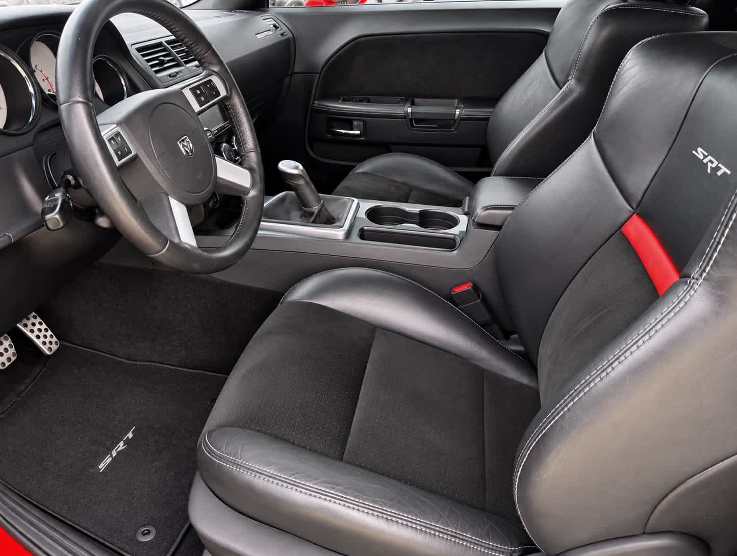Used 2009 Dodge Challenger SRT8 w/ SRT Option Group II RWD image 18