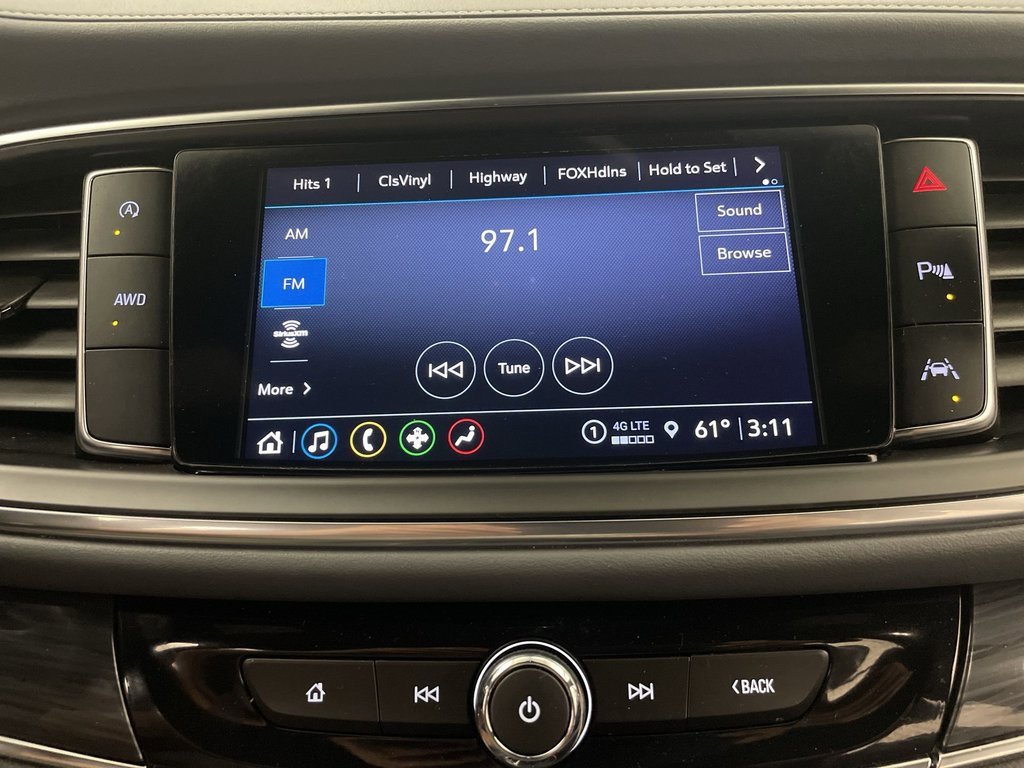 Used 2023 Buick Enclave Essence image 7