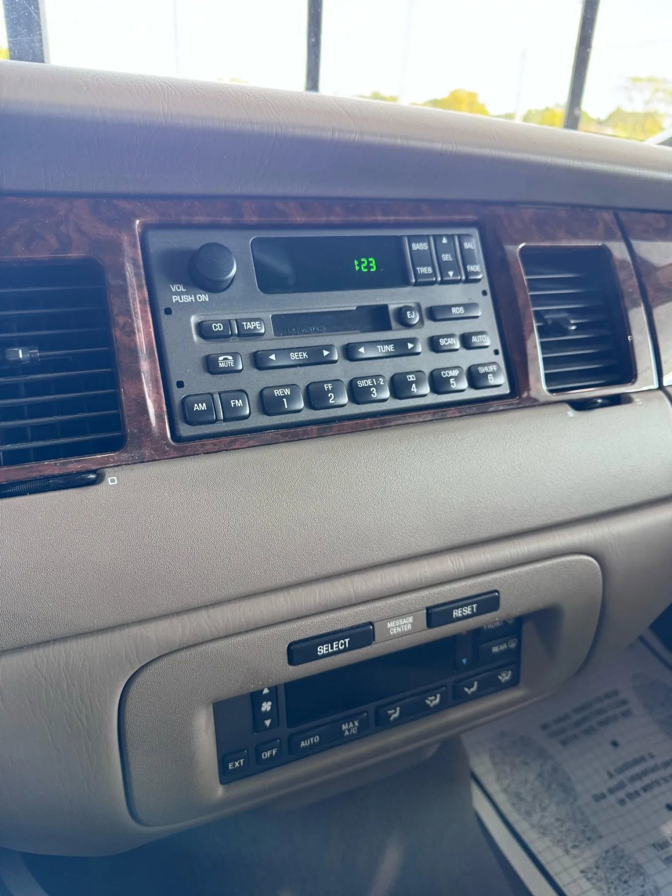 Used 2002 Lincoln Town Car Executive image 30