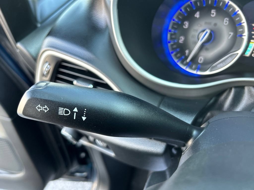 Used 2025 Chrysler Pacifica Select FWD image 21