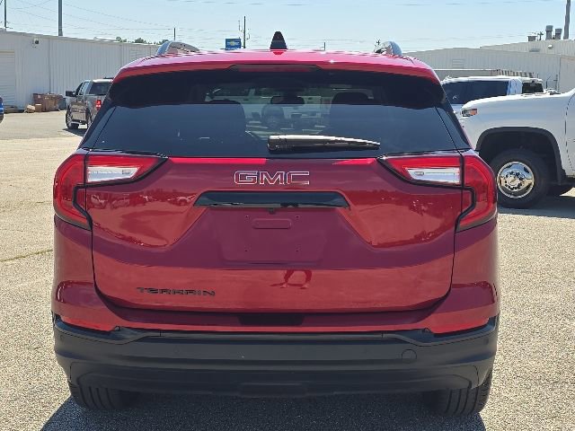 Used 2024 GMC Terrain SLE w/ Driver Convenience Package FWD image 4