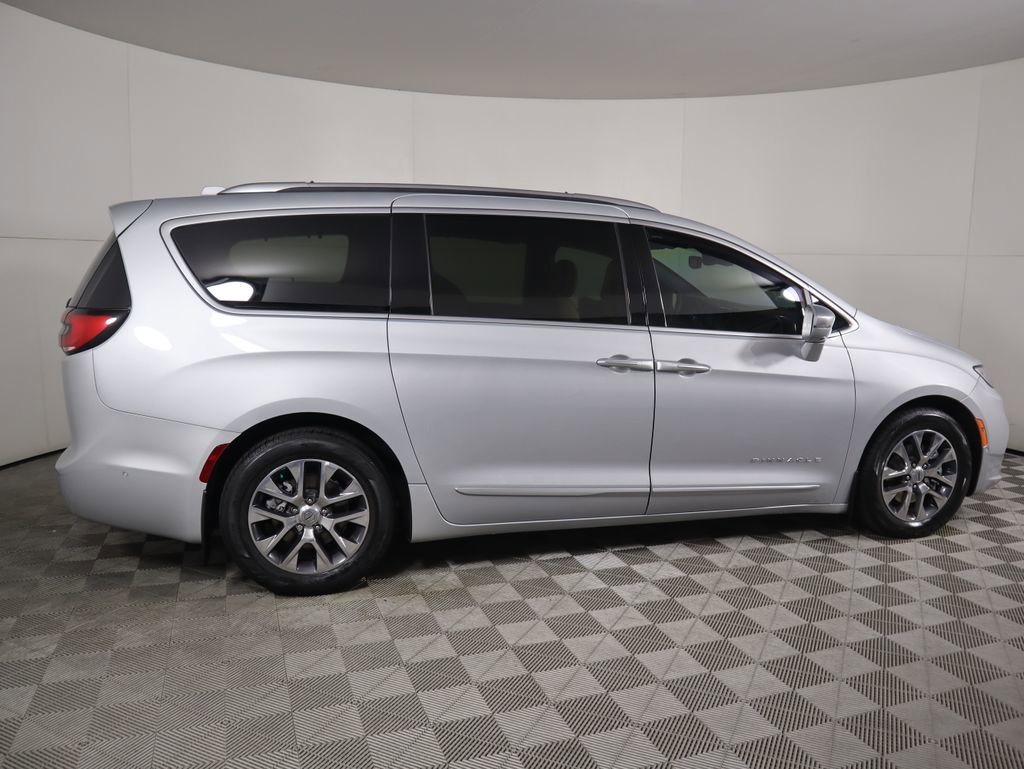 Used 2022 Chrysler Pacifica Pinnacle image 4