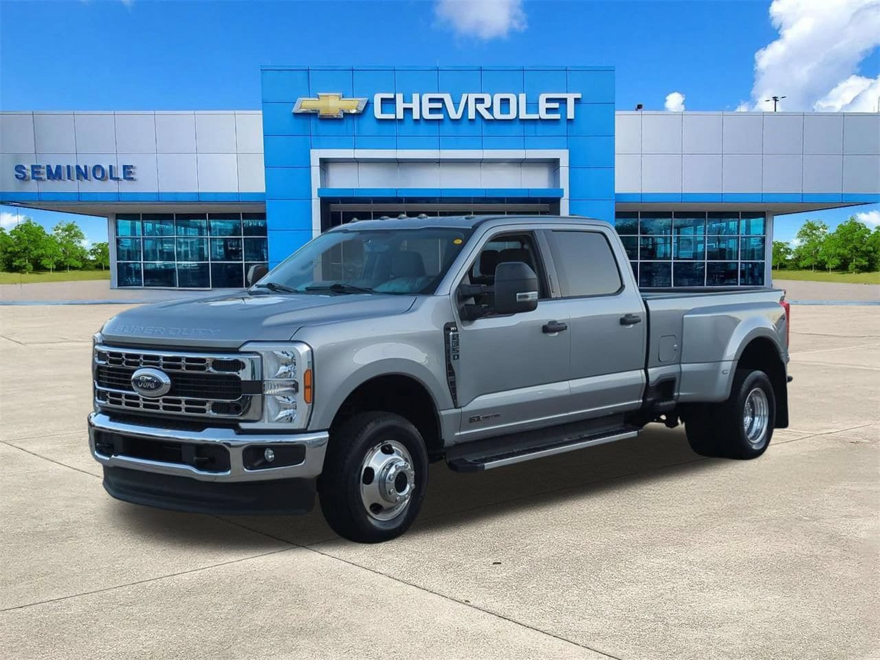 Used 2023 Ford F350 XLT AWD/4WD image 2