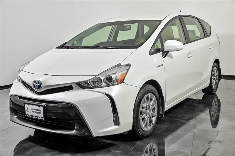 Used 2017 Toyota Prius V Four FWD image 5
