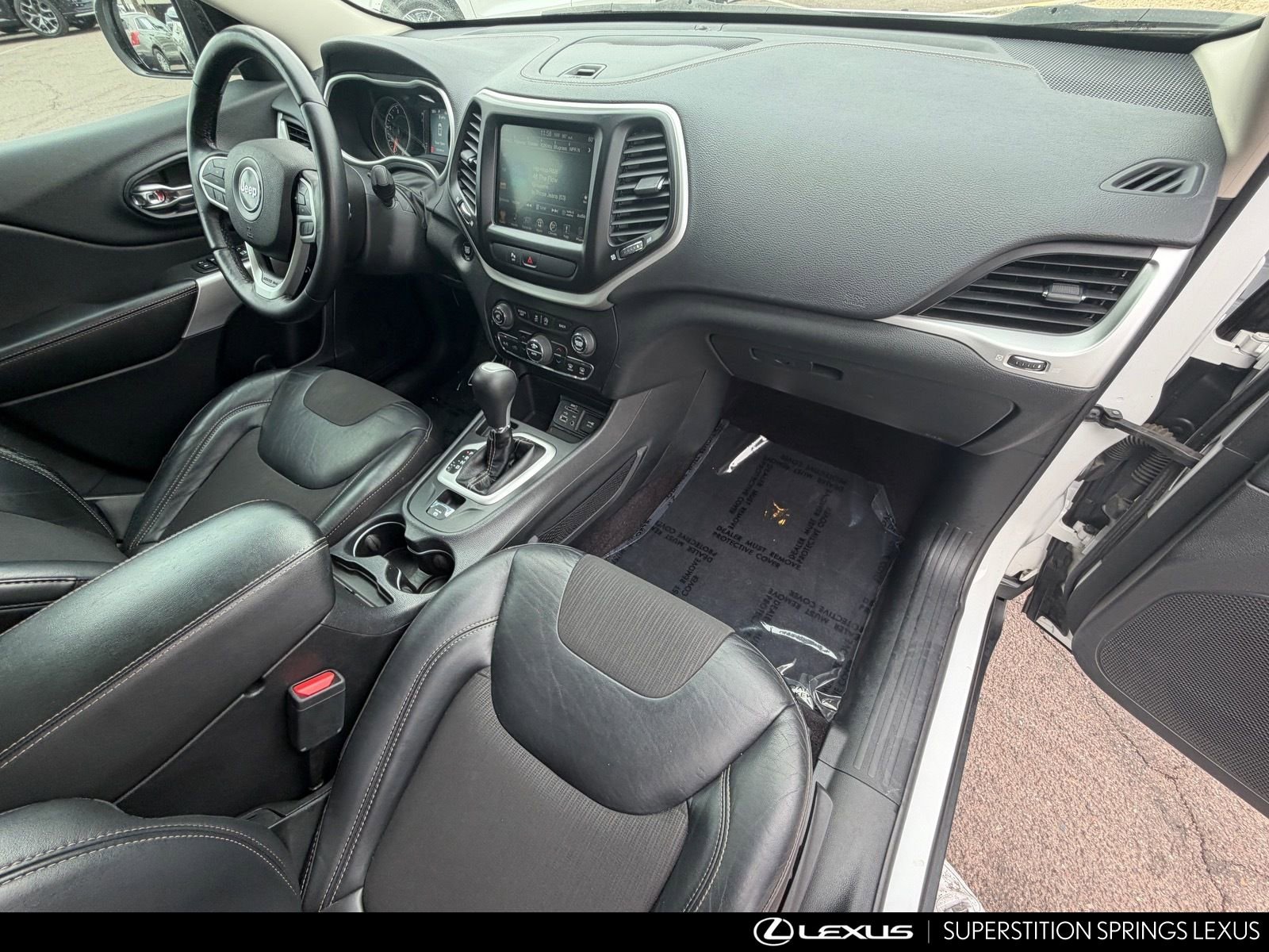 Used 2018 Jeep Cherokee Latitude Plus w/ Comfort/Convenience Group FWD image 11