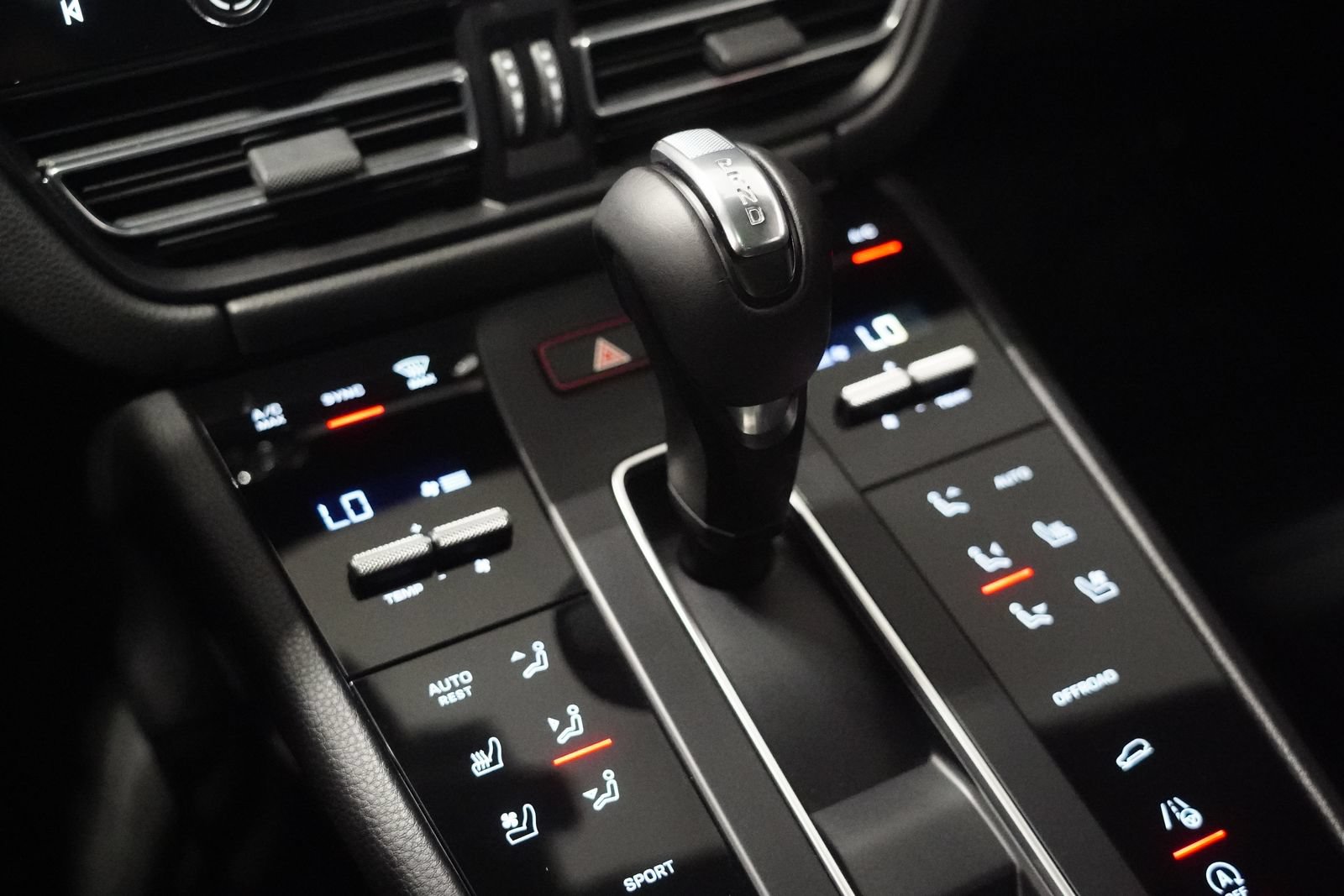 Used 2024 Porsche Macan S AWD/4WD image 25